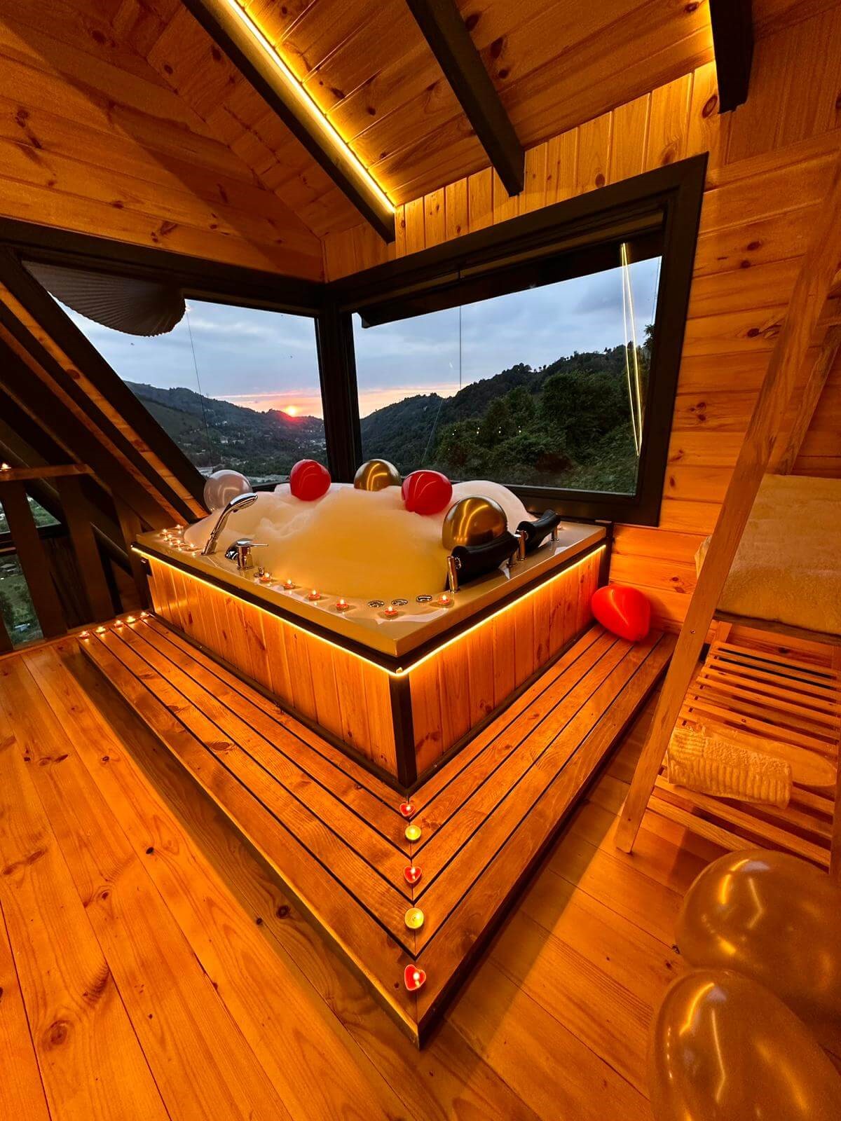 Dere Manzaralı Bungalov