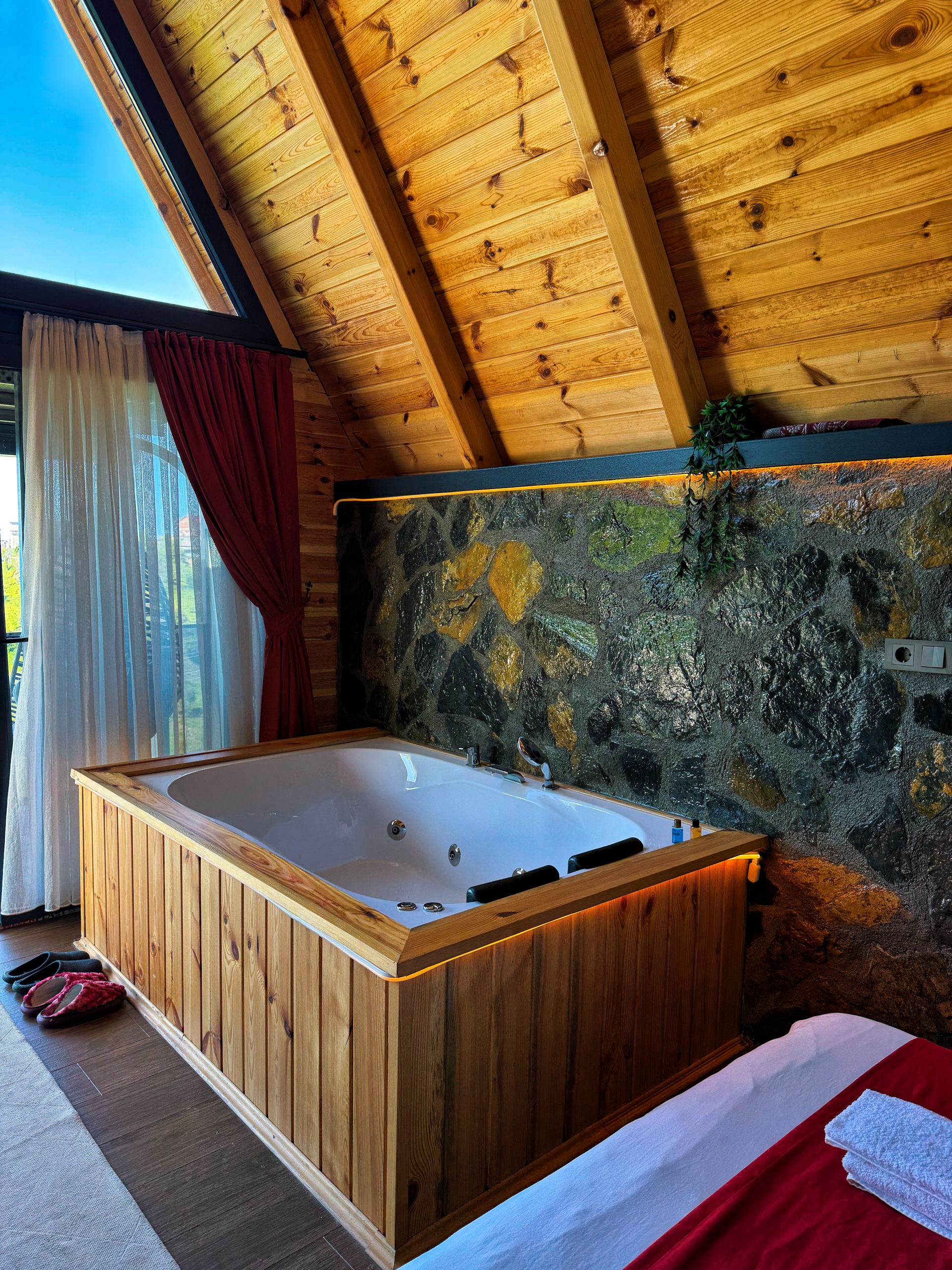 Dere Manzaralı Bungalov